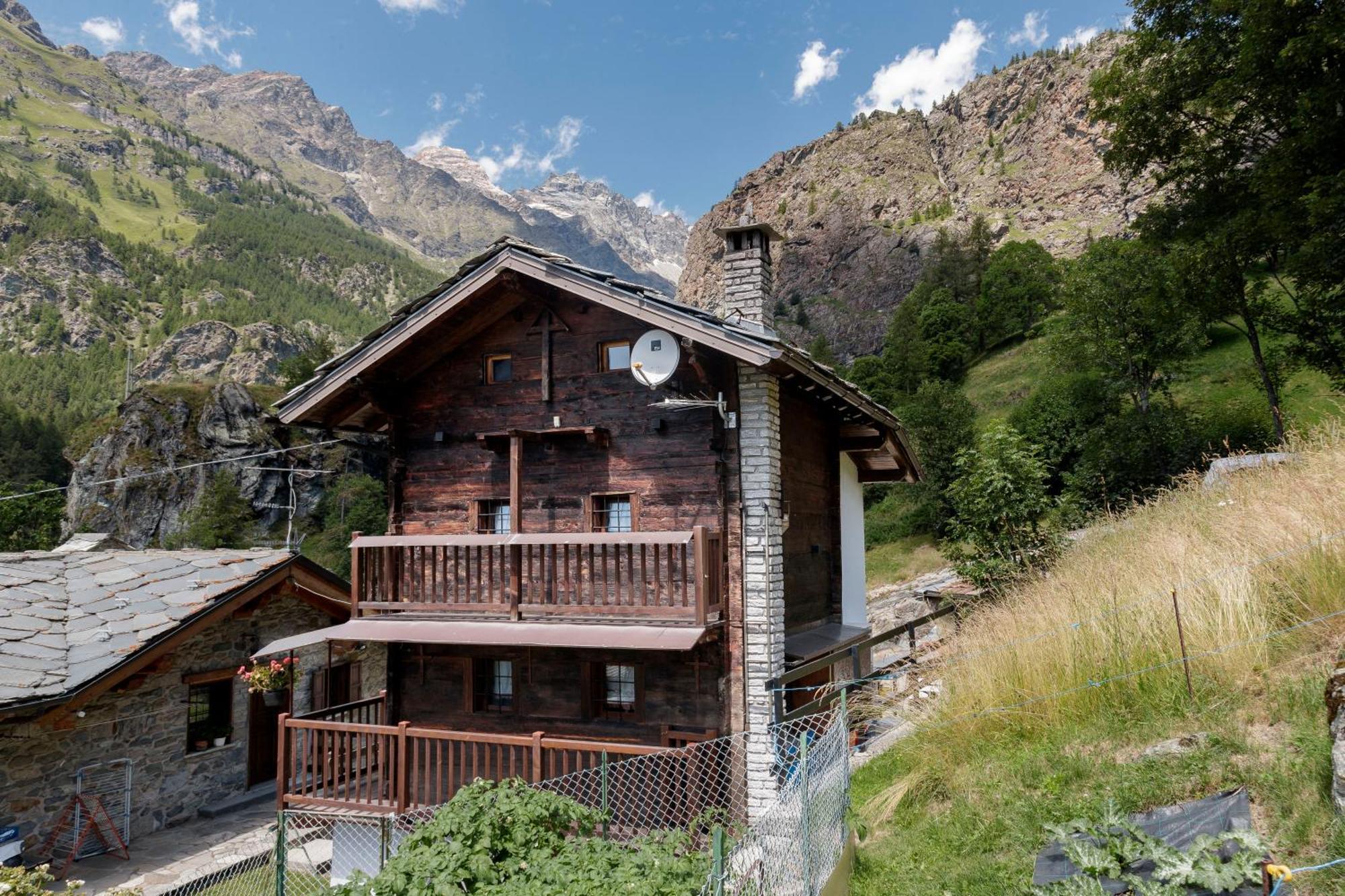 ヴァルトゥルナンシュHellochalet - Chalet Grene Typical House With Garden - 1Km Cabelcarアパートメント エクステリア 写真