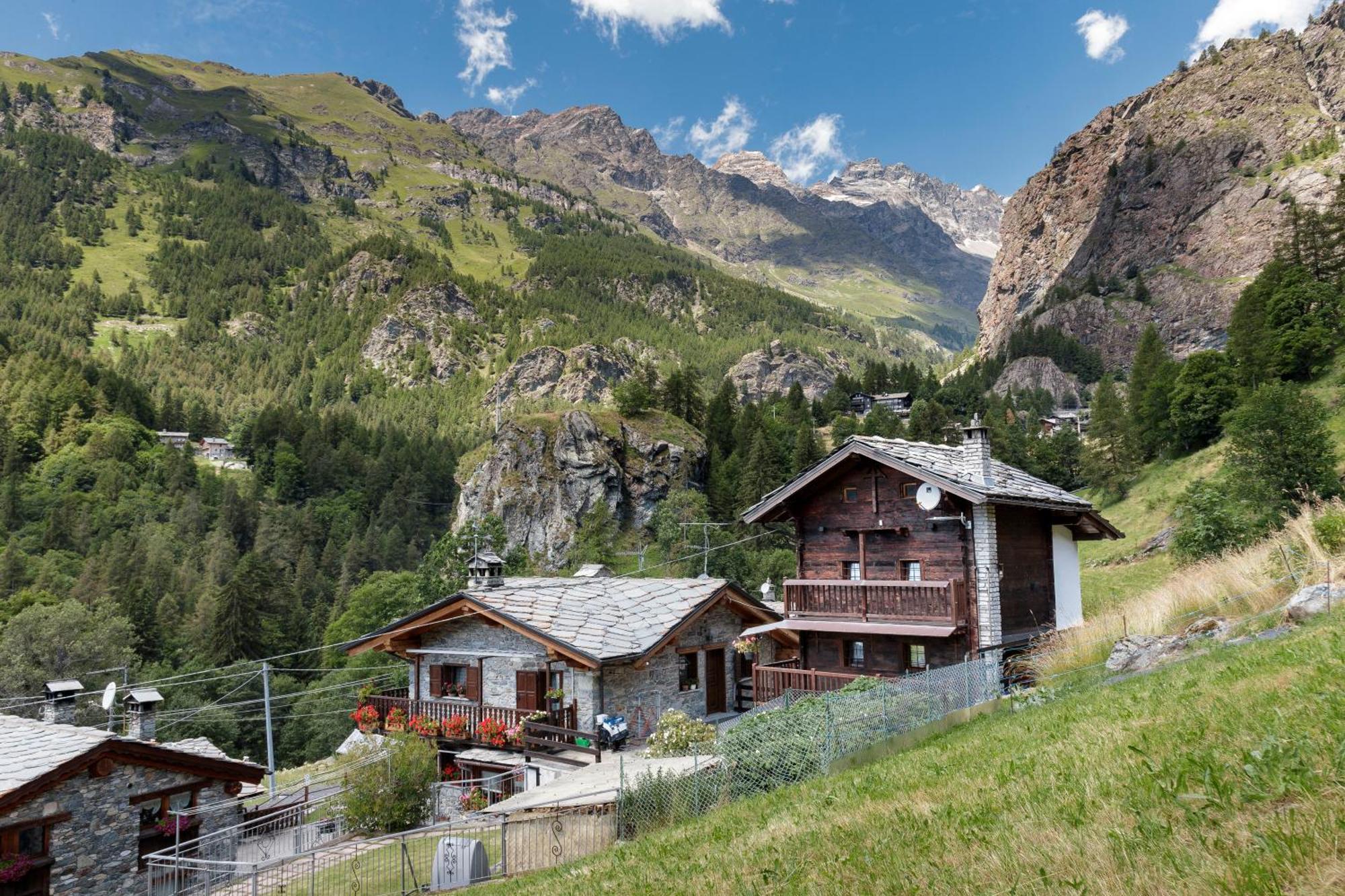 ヴァルトゥルナンシュHellochalet - Chalet Grene Typical House With Garden - 1Km Cabelcarアパートメント エクステリア 写真