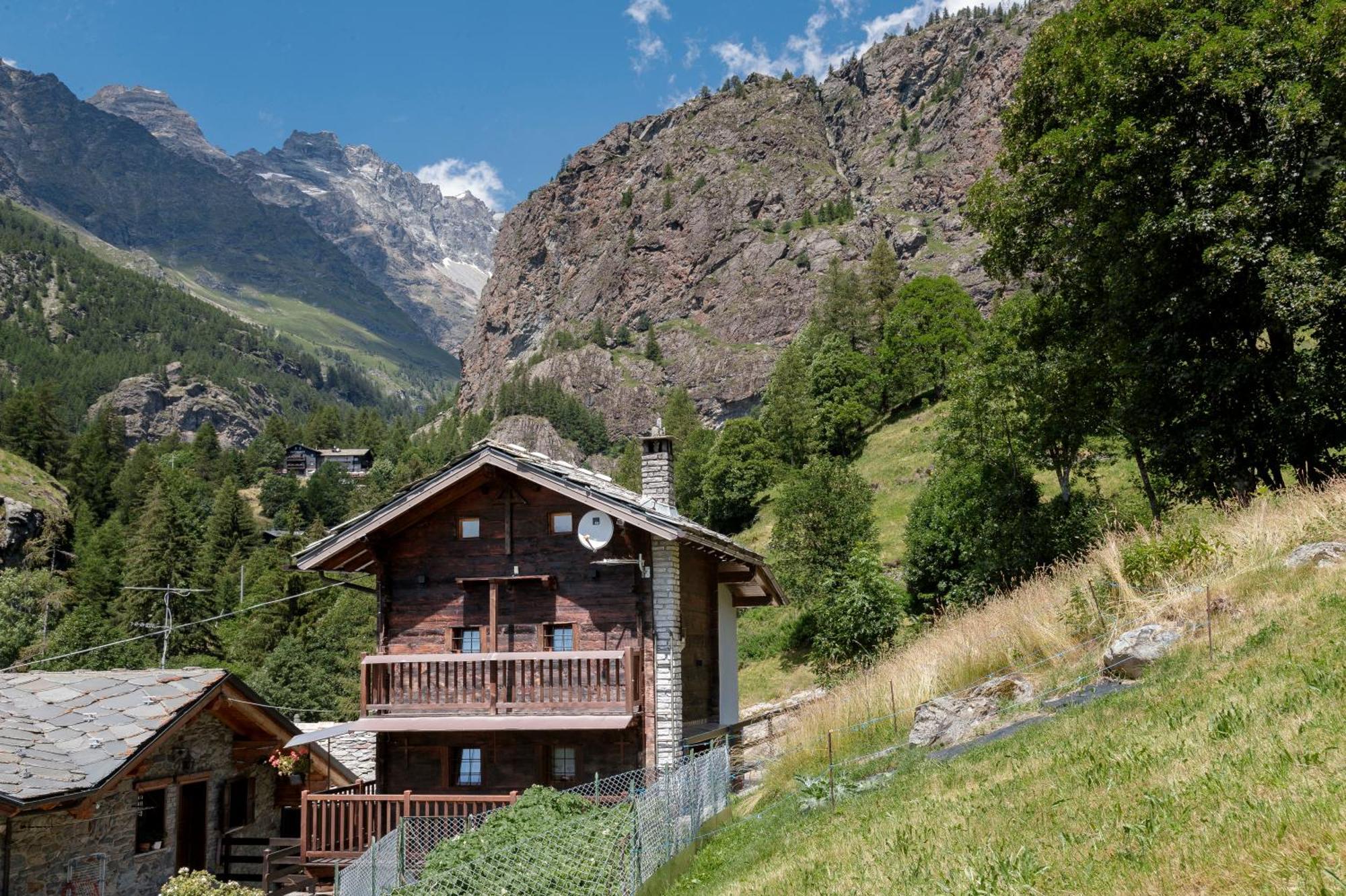 ヴァルトゥルナンシュHellochalet - Chalet Grene Typical House With Garden - 1Km Cabelcarアパートメント エクステリア 写真